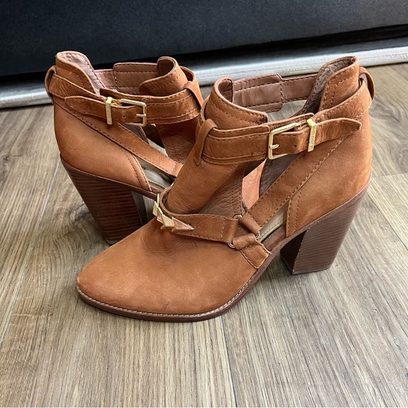 Gianni Bini Booties with Gold Embellishments Ankle Buckle US 9 Cognac Leather - Picture 8 of 9